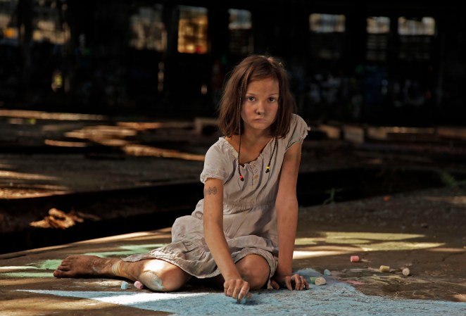 04 1578 Nessa Füße nach rechts offener Blick