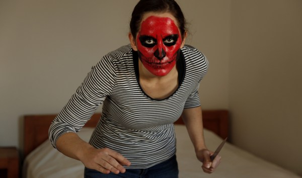 18-10-31 OE V Maskentest Halbnah mit Messer