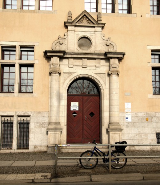 19-06-27 Ehemaliger Kindergarten Hintereingang